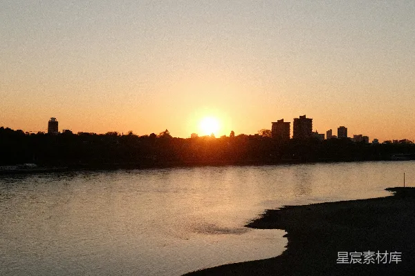 高清摄影 夕阳下的河岸