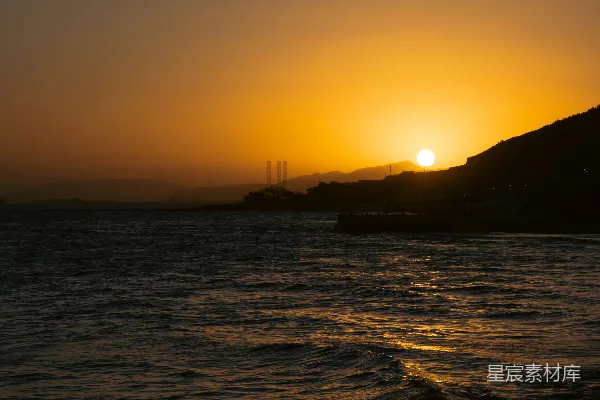 高清摄影 夕阳下的海港