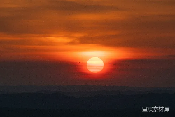 高清摄影 夕阳下的宁静山景