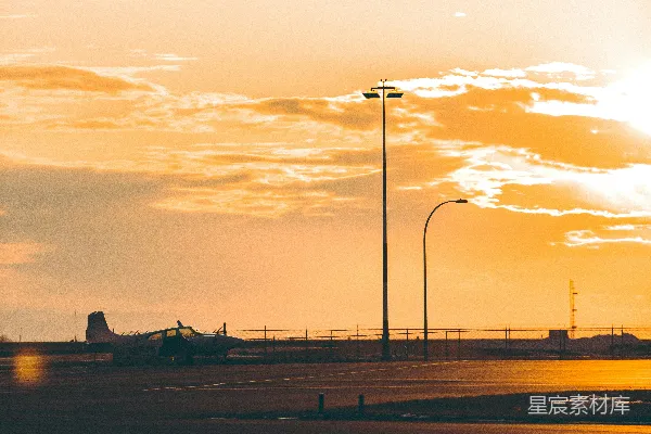 高清摄影 夕阳下的机场