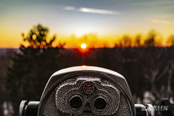 高清摄影 夕阳下的观景望远镜