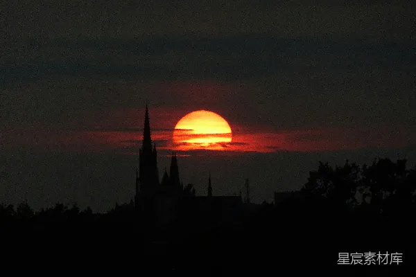 高清摄影 夕阳下的教堂剪影