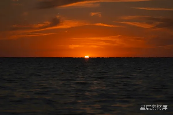 高清摄影 夕阳下的宁静海面