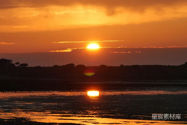 高清摄影 夕阳下的宁静海滩