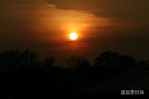 高清摄影 黄昏时分的屋顶与夕阳