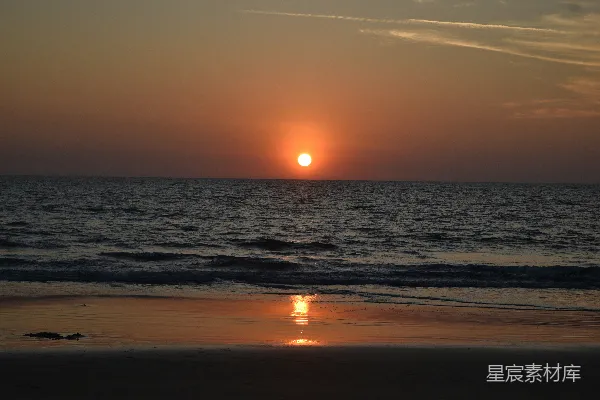 高清摄影 夕阳西下，海滩宁静