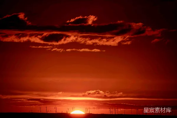 高清摄影 夕阳下的风力发电机群