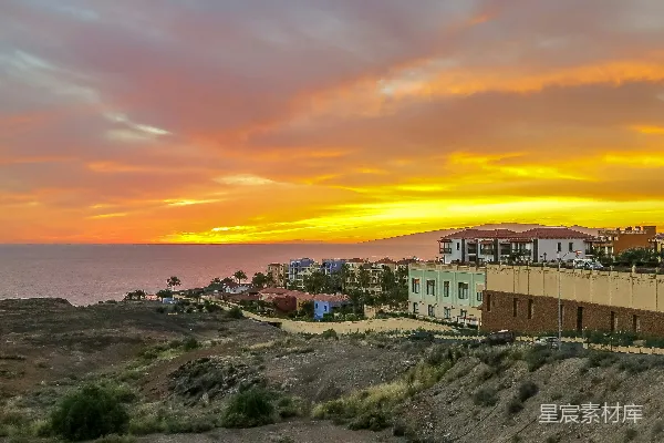 高清摄影 夕阳下的海滨小镇