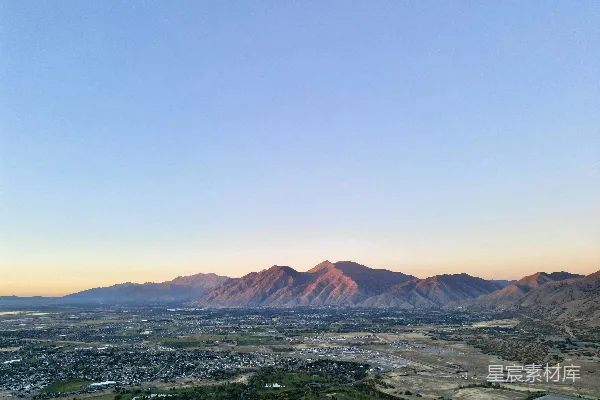 高清摄影 夕阳下的山谷与山脉