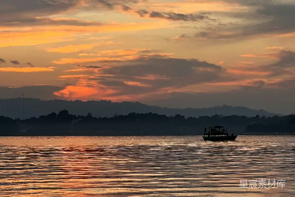 高清摄影 夕阳下的宁静湖面