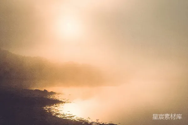 高清摄影 晨雾中的湖光山色