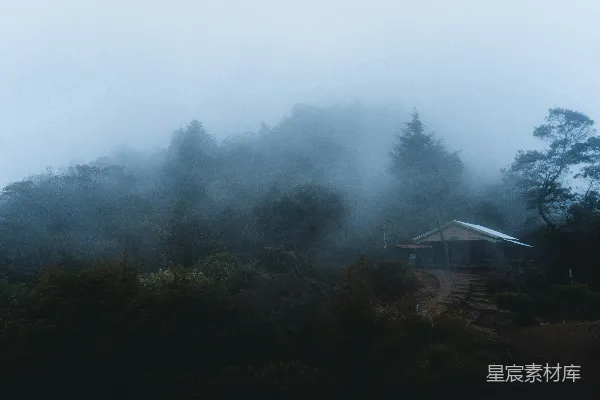 高清摄影 雾中的小屋