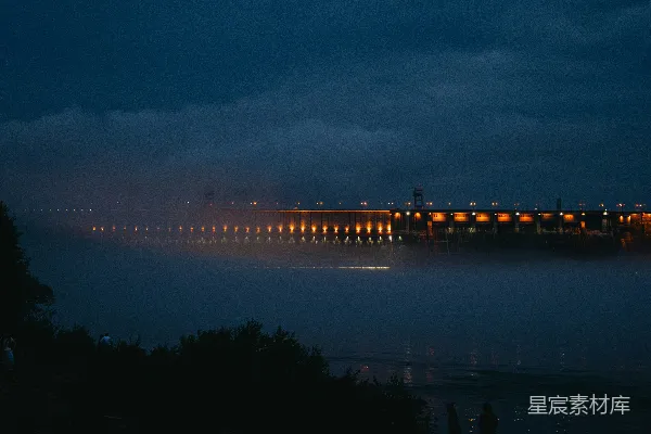 高清摄影 夜晚的水坝与灯光