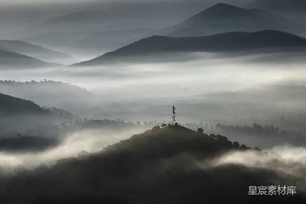 高清摄影 雾中山峦