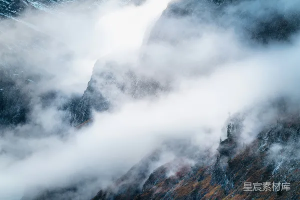 高清摄影 云雾缭绕的山间