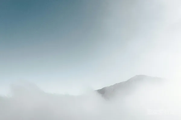 高清摄影 雾中的山峰