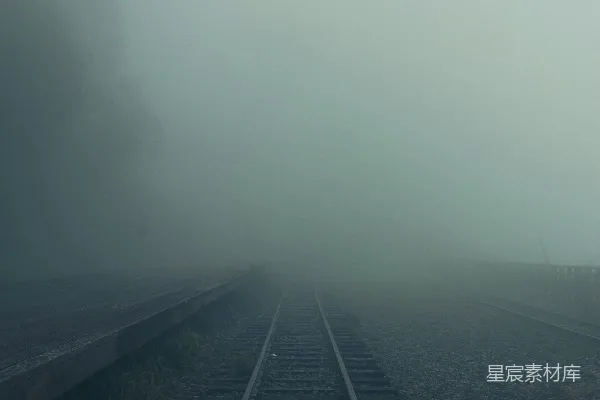 高清摄影 雾中铁路