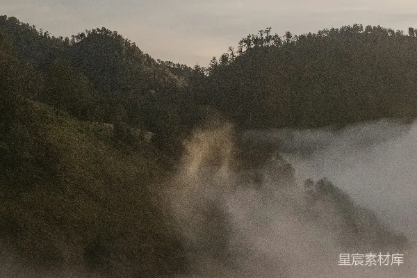 高清摄影 雾中的山景