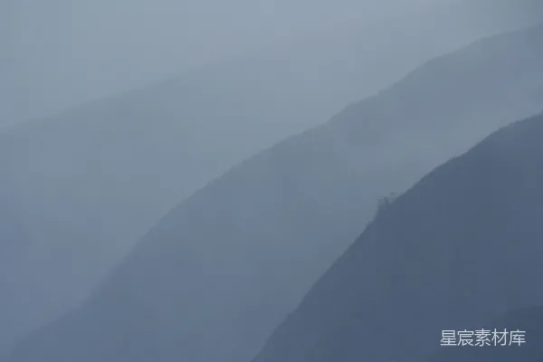 高清摄影 雾中山影
