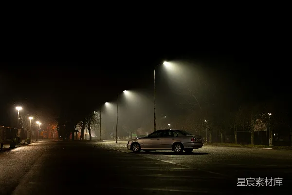 高清摄影 夜色中的孤独停车