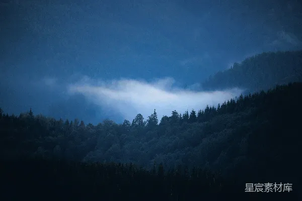 高清摄影 山间薄雾