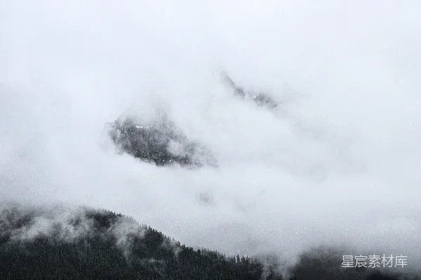 高清摄影 雾中山峰