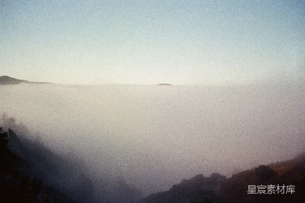 高清摄影 云海中的山峰