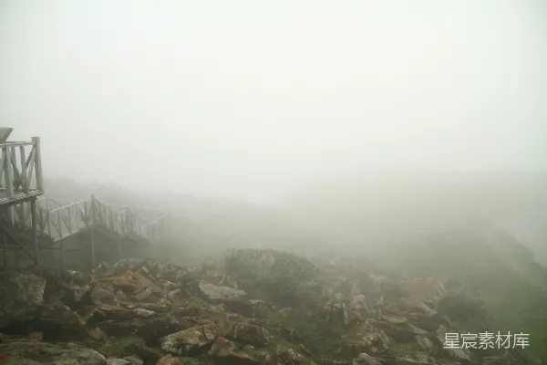 高清摄影 雾中观景台