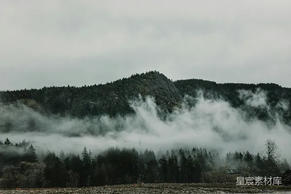 高清摄影 雾中的山峦