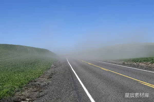 高清摄影 雾中的乡村公路