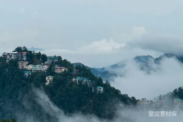 高清摄影 云海中的山间小镇