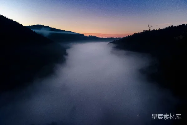 高清摄影 晨雾中的山谷