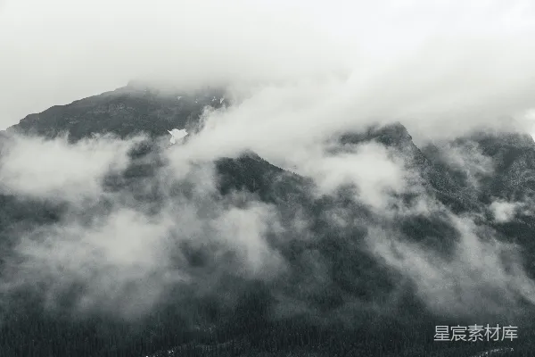 高清摄影 雾中的山峰