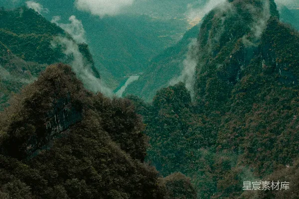 高清摄影 云雾缭绕的山谷
