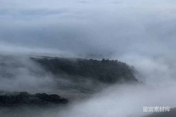 高清摄影 云海中的山峰