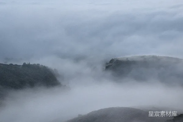 高清摄影 云海中的山峦