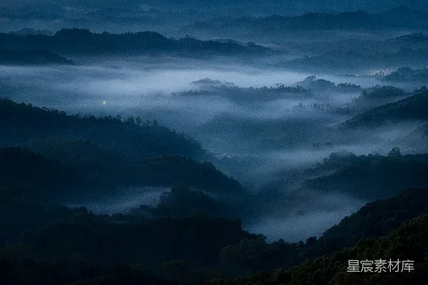 高清摄影 晨雾中的山峦