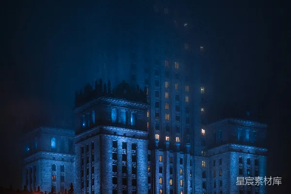 高清摄影 夜幕下的雾中建筑