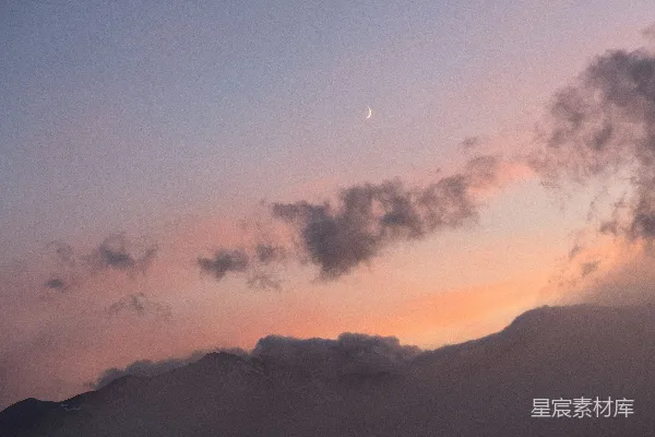 高清摄影 日落时分的月亮与山峦