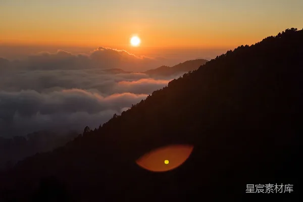 高清摄影 云海日出：山间晨曦