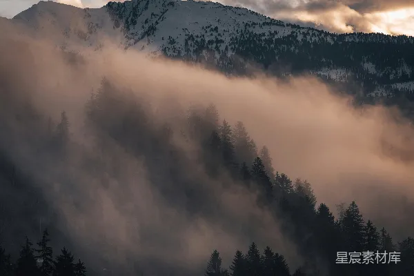 高清摄影 雾中的山峰