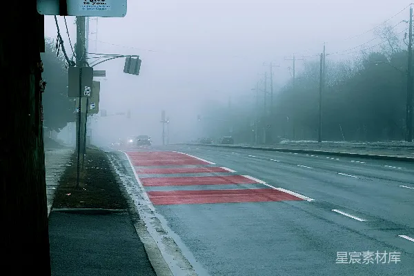 高清摄影 雾蒙蒙的街道