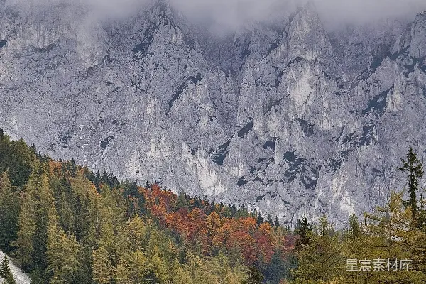 高清摄影 秋日山峦的雾色