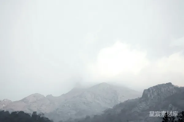高清摄影 雾中山景