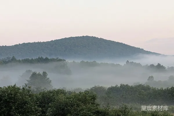 高清摄影 晨雾中的山峦