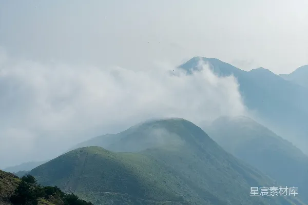 高清摄影 云雾缭绕的山峰