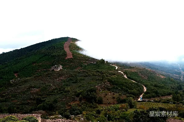 高清摄影 云雾缭绕的山间古堡