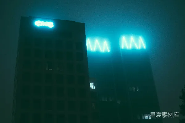 高清摄影 夜幕下的霓虹灯塔