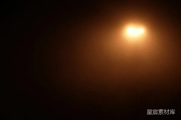 高清摄影 昏暗中的光点