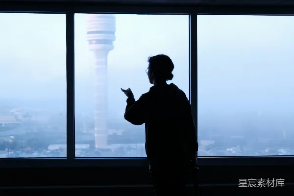 高清摄影 窗外的城市剪影